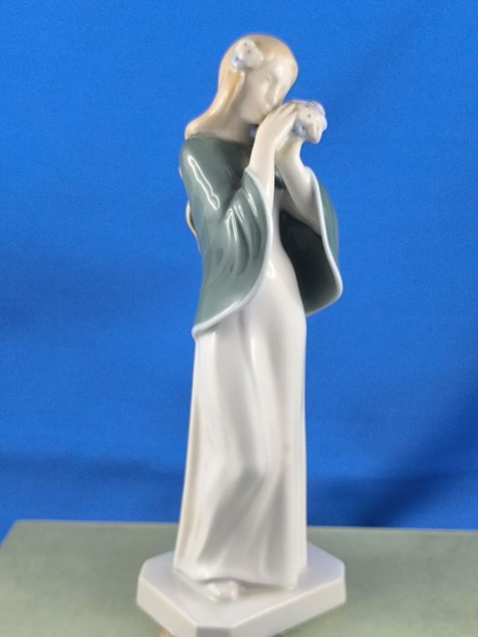 Ofelia dziewczyna Bing&Grondahl Kopenhaga #porcelana #Hamlet #ozdoba