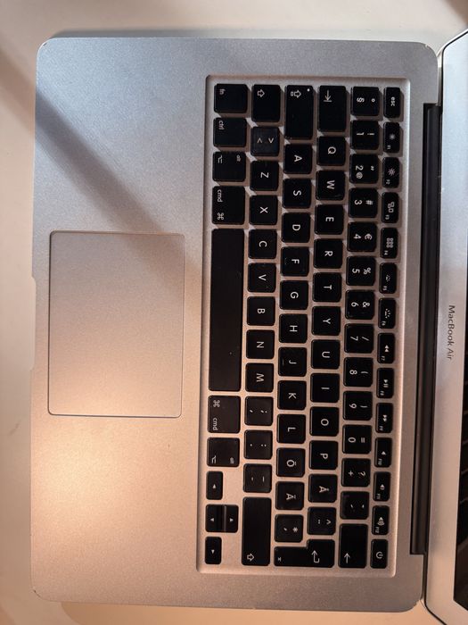 Apple MacBook Air 13” + hardcase