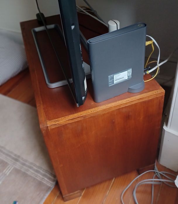 Aparador baixo em madeira maciça