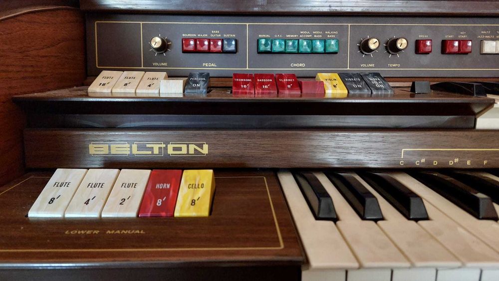 Órgão vintage Beltone Excellent K300 – 100% funcional