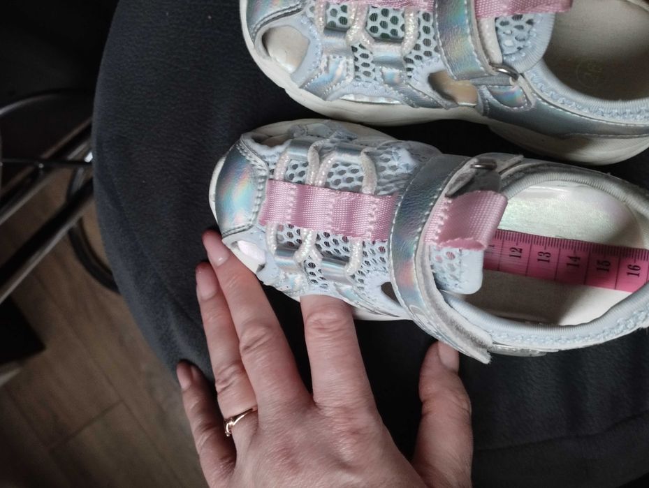 Sandałki dla dziewczynki roz. 26, wkładka 16 cm