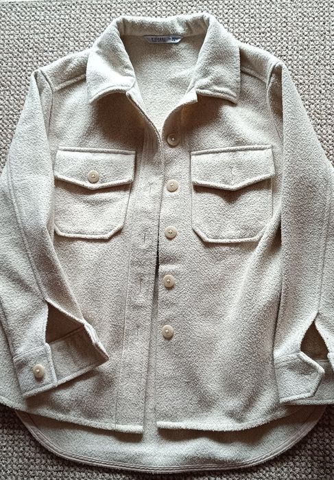 Várias peças de roupa