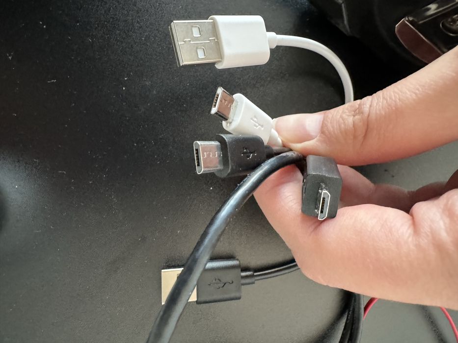 Шнури, кабеля, зарядки, перехідники