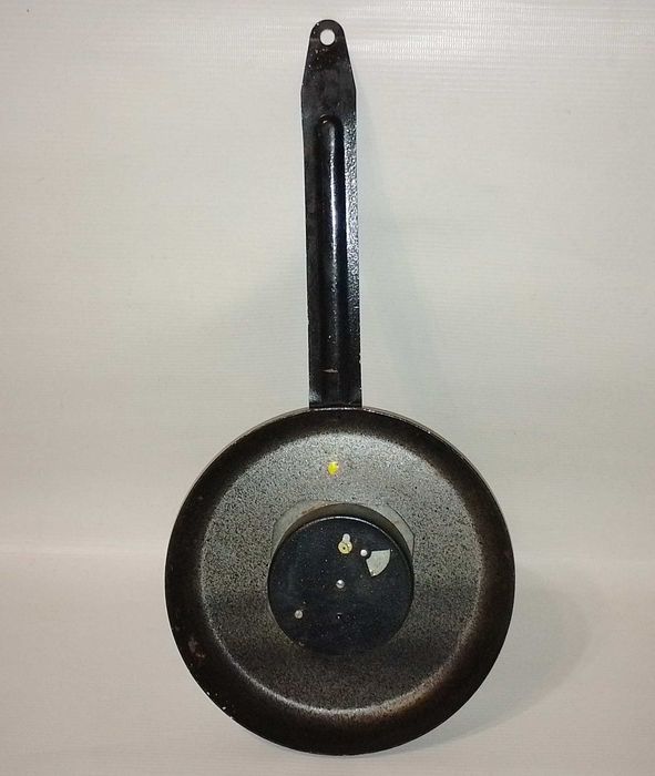 Настінний механічний годинник - сковородка, маяк, 70-80 рр. срср.