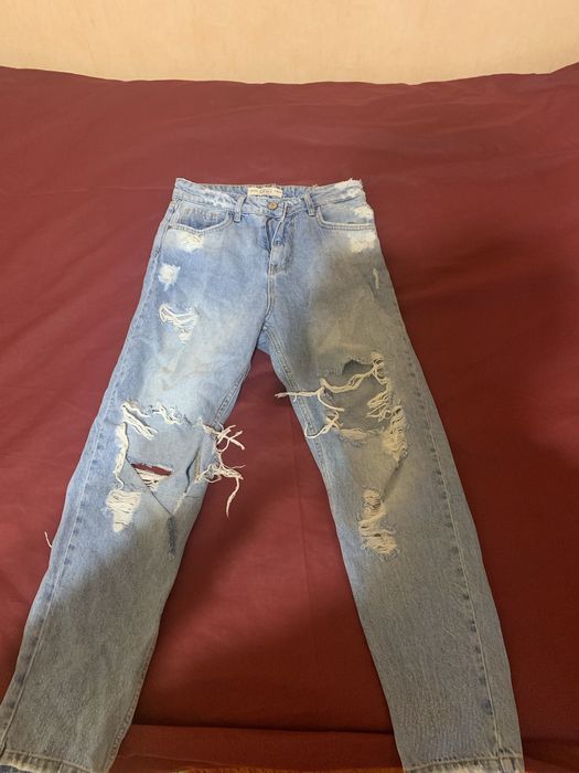 Джинсы МОМ с дырками унисекс