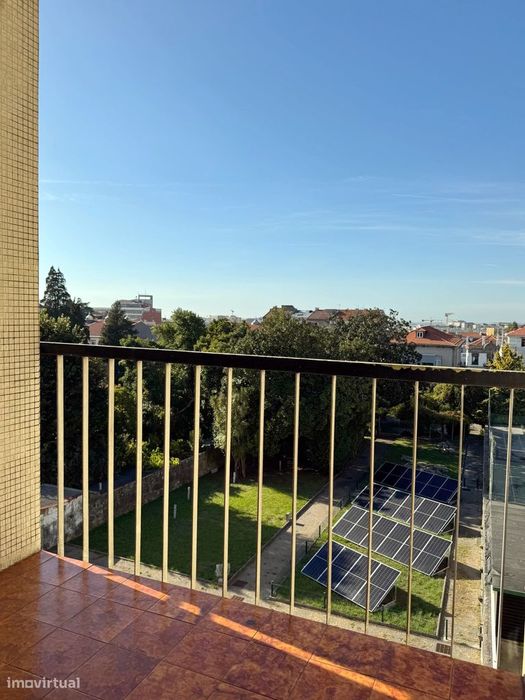 T2 com varanda e elevador em Paranhos, junto à Costa Cabral