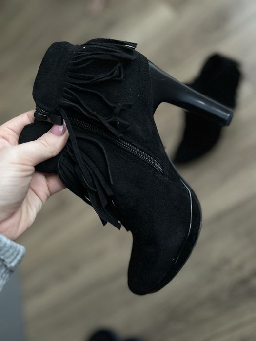 Buty botki z frędzlami r.38