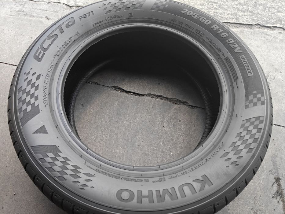 R16 205 60 Kumho Ecsta  шини літні комплект або пара в ідеальному стані в  ідеальному стані майже нові