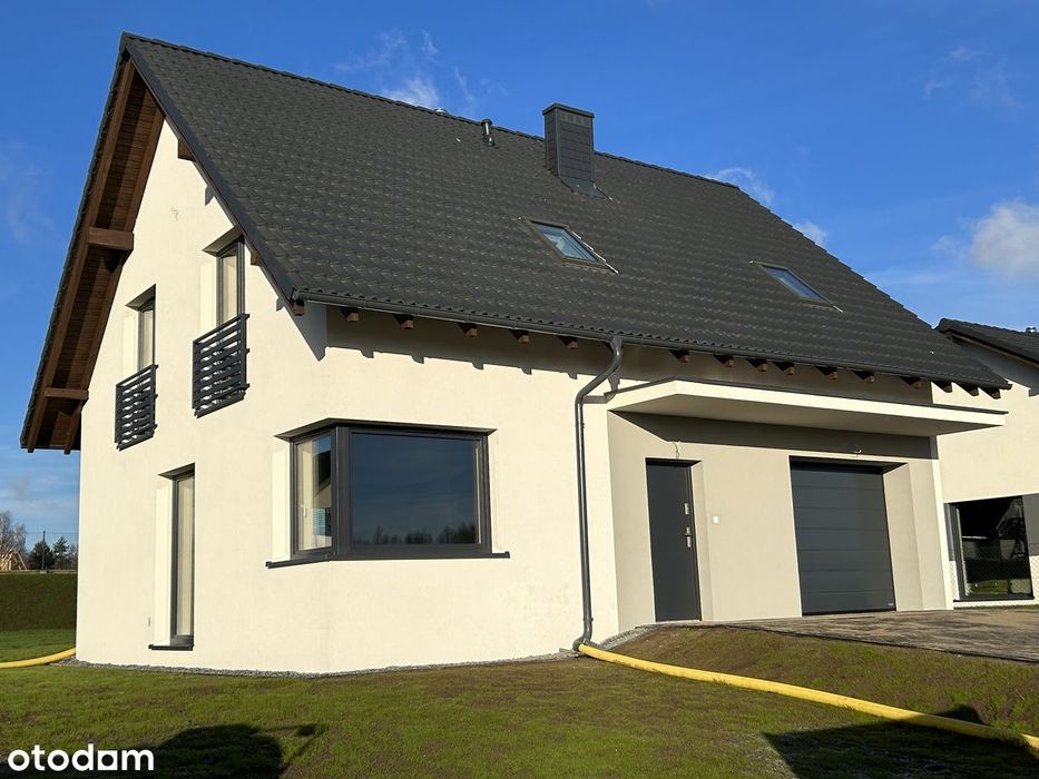 Dom Jednorodzinny Wolnostojący Z Garażem I Dużą Działką