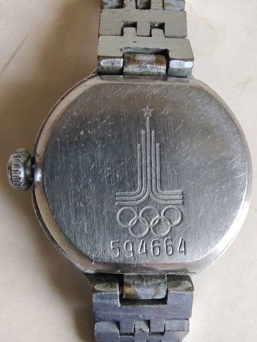 часы  механические женские  чайка (номерные Олимпийские 1980г)