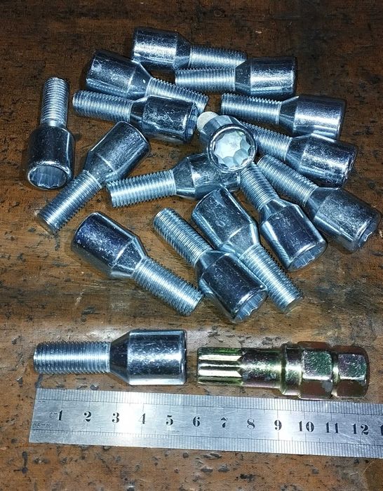 Болт колісний М12х25х1.5 під внутрішній 12-гранник.