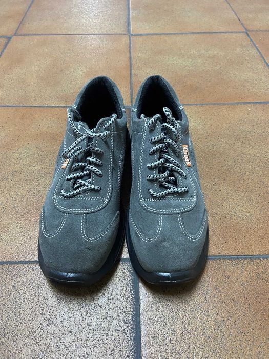 Ténis biqueira de aço novos nº40
