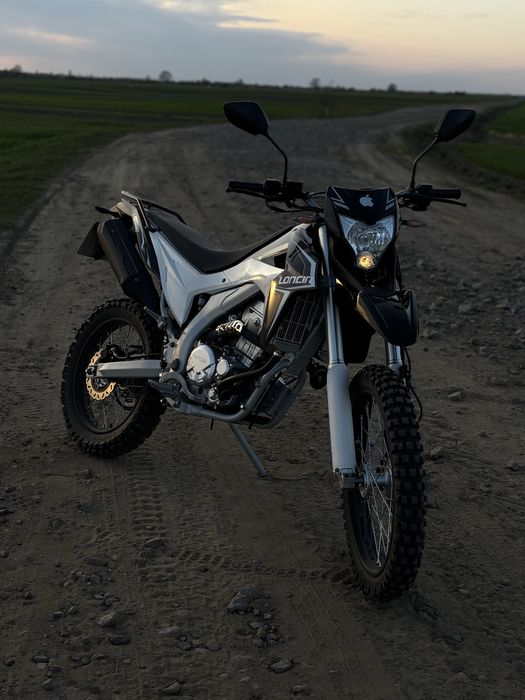 Мотоцикл loncin300