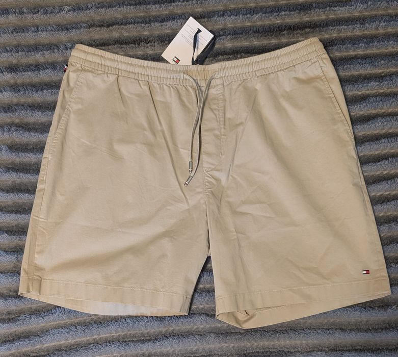 Spodenki Tommy Hilfiger XL nowe.