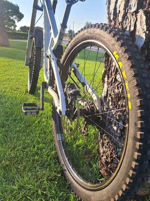 Bicicleta de downhill commencal V5