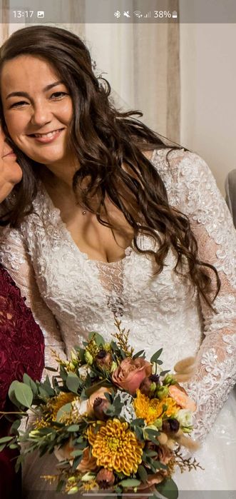 Vestido de noiva AriaBride com véu pronovias