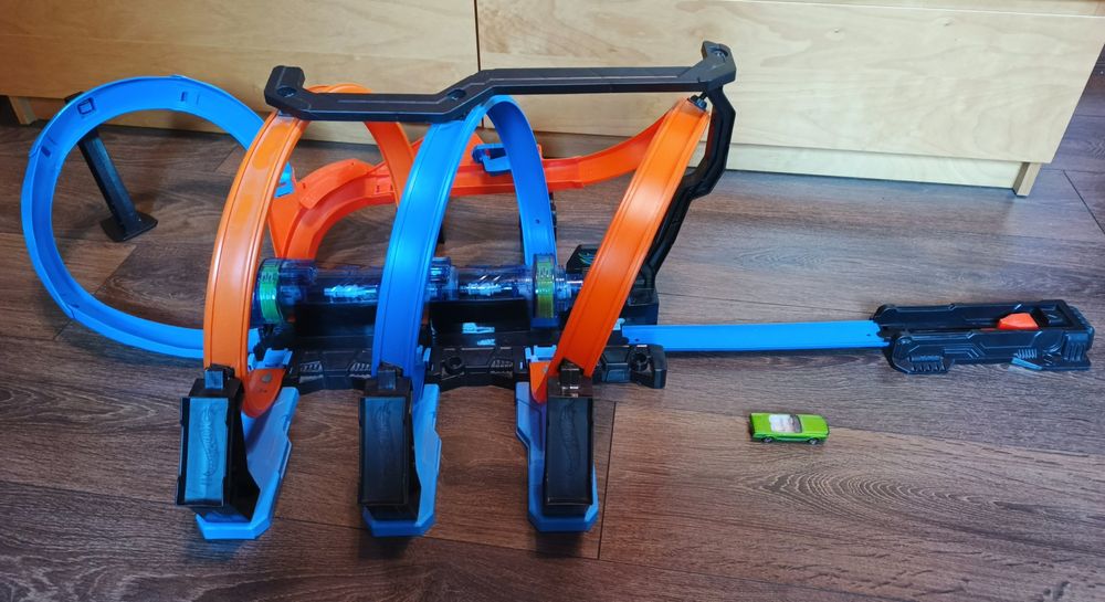 Tory Hot Wheels.     PĘTLE  GROZY