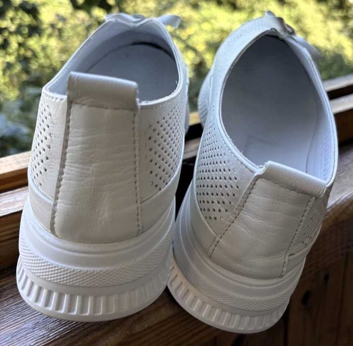 Мокасини білі жіночі 39 розмір