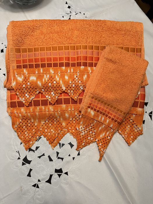 3 toalhas com renda feita à mão