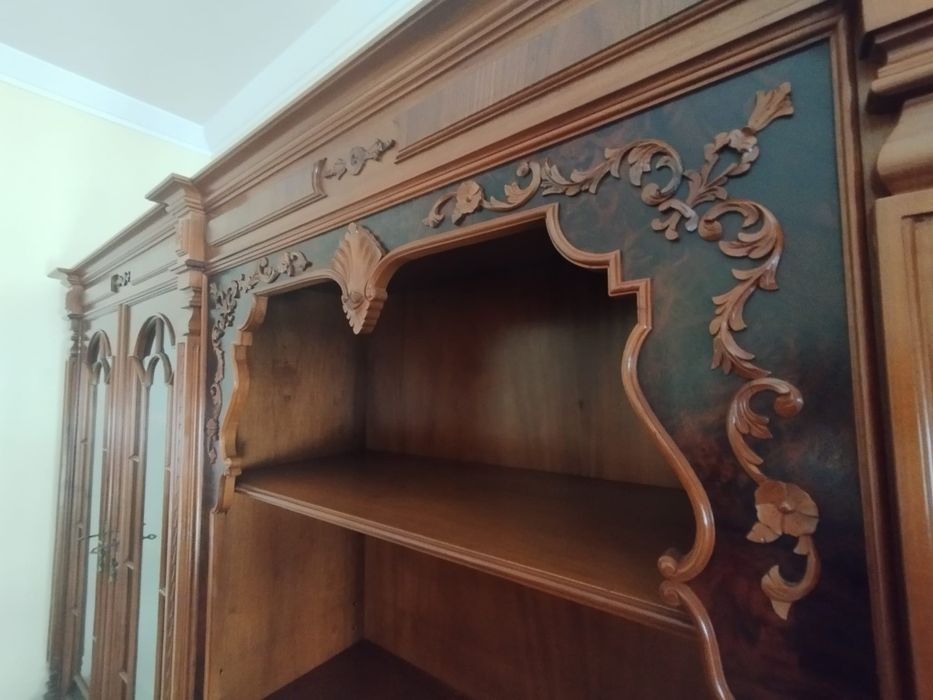 Aparador de sala com cristaleira, NOGUEIRA, COMO NOVO