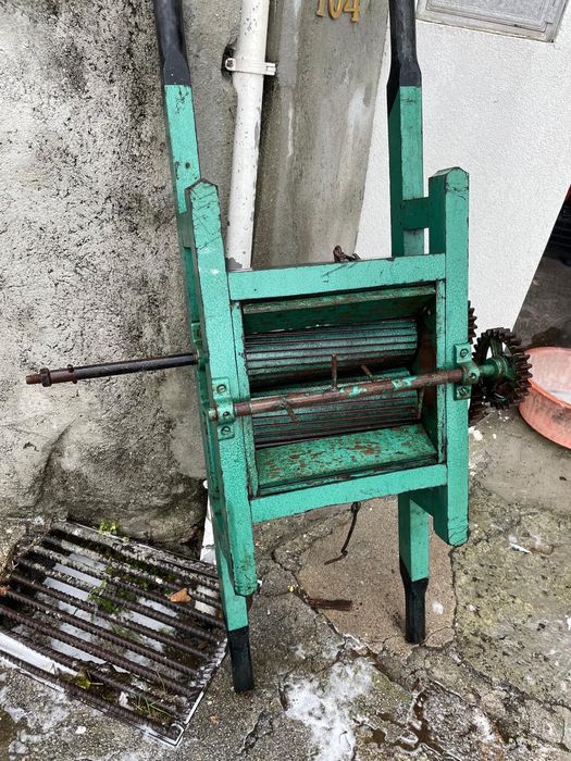 relador de uvas antiga