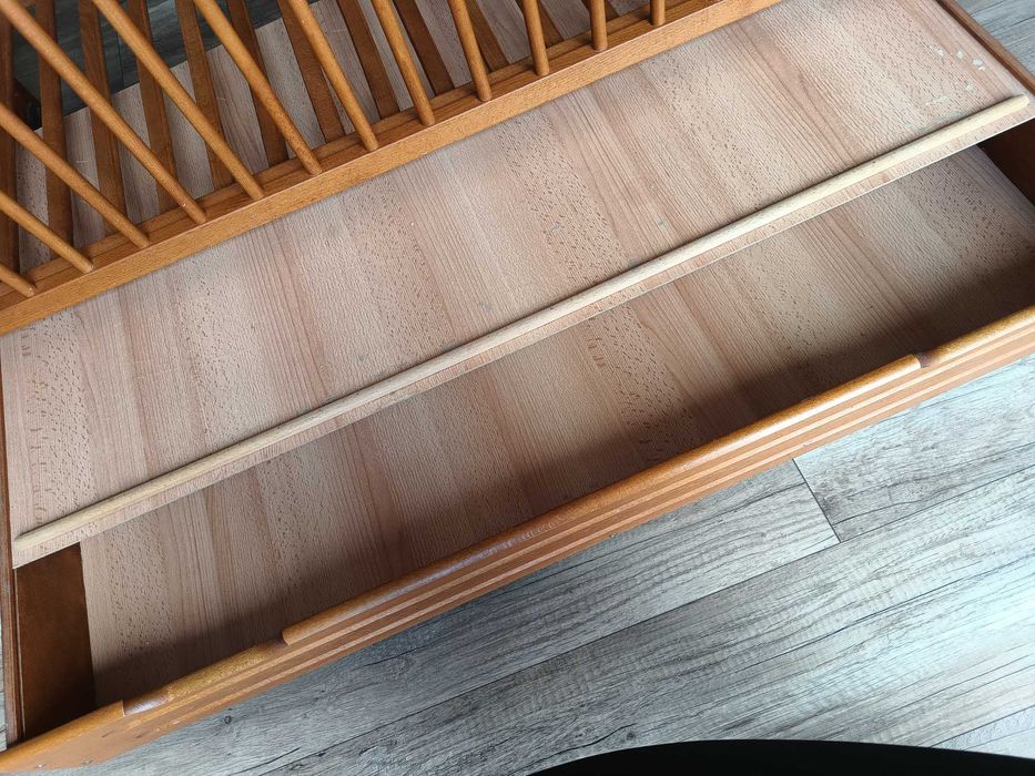 Łóżeczko niemowlęce brązowe