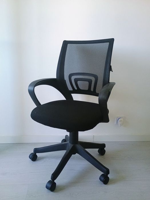 Cadeira de Secretária Preta – Apoio Lombar e Design Ergonómico