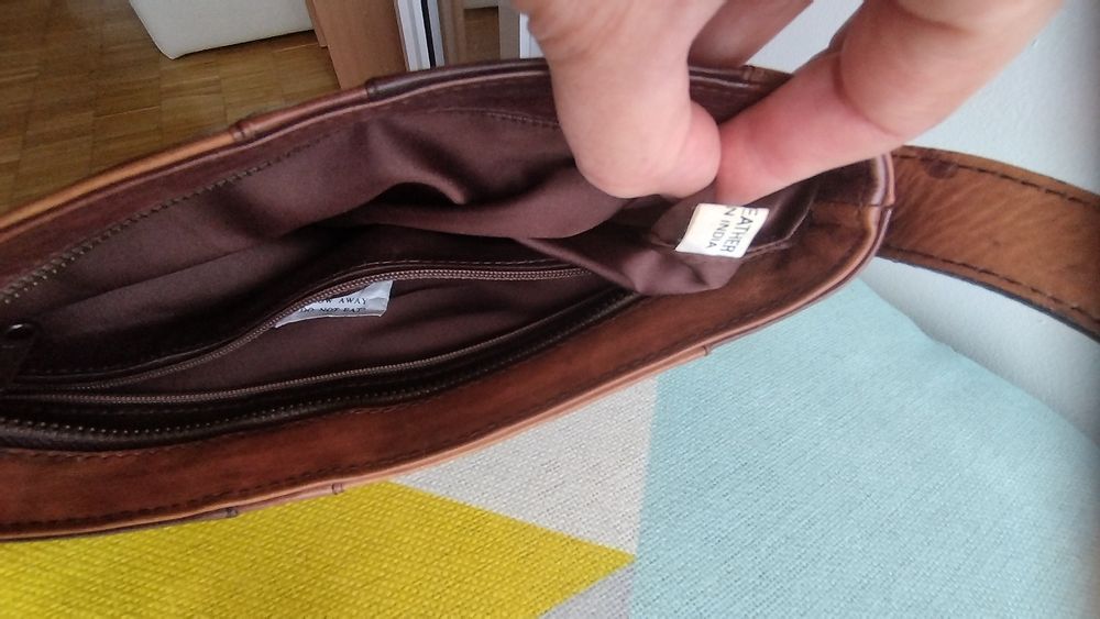 Сумка- багет кожаная