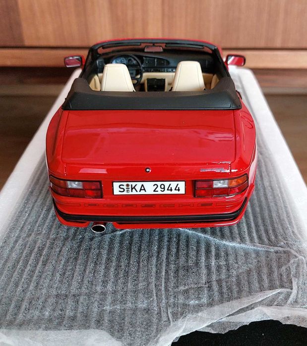 Porsche 944 S2 Cabriolet 1989 Escala 1:18 GT Spirit