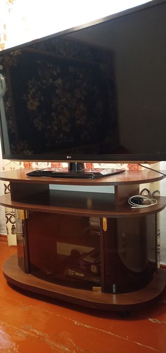 Телевізор LG з діагональю 47  дюшмів,в гарному стані.Знаходиться в іншому  місці.