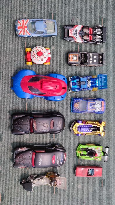 Lote 95 carrinhos antigos