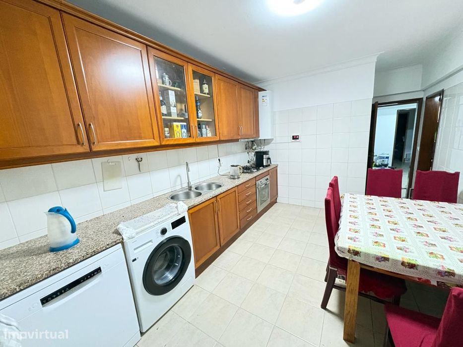 Excelente T3 com terraço e duas garagens!
