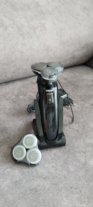 Електробритва Philips RQ1250