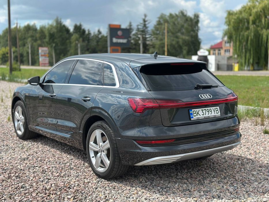 Продам AUDI Е-tron 2020