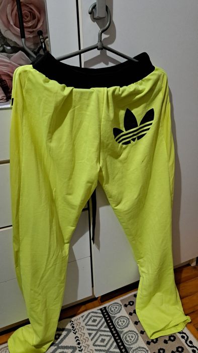 Спортивний костюм ,яскраво жовтий розмір М