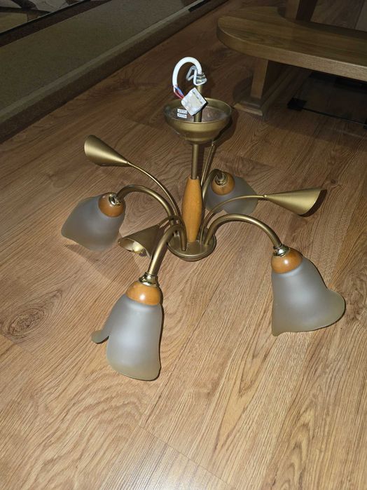 Żyrandol z 4 kloszami