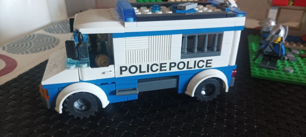 Carrinhos e peças da lego