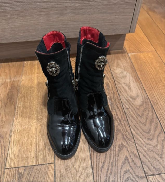 Trzewiki ze skory lakierowanej i zamszy