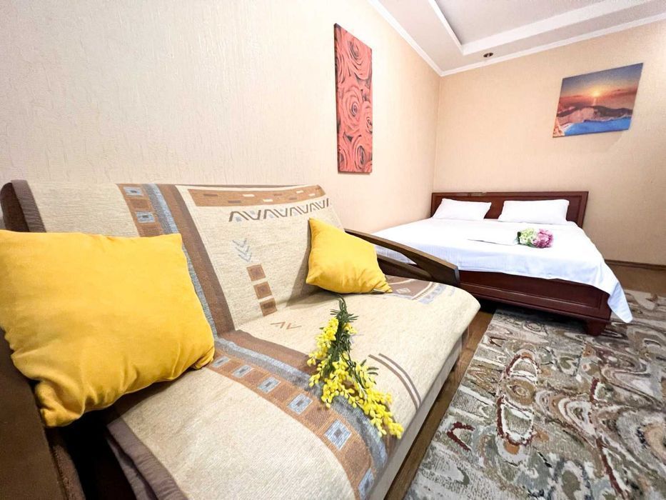 Бульвар Лесі Українки 28, 1к, метро Печерська 3 хв, подобово/погодинно