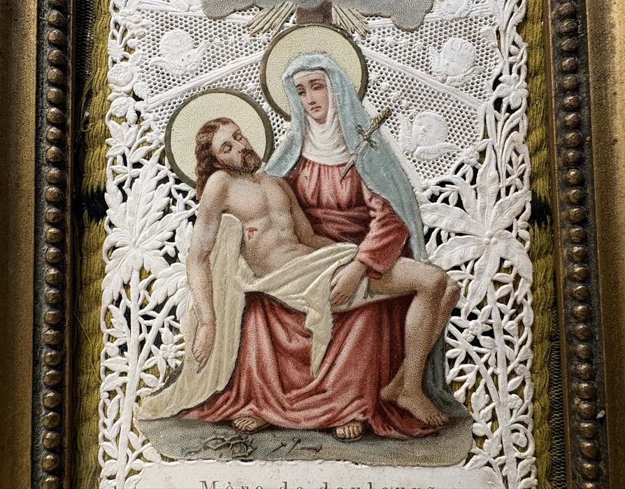 Antigo registo com pagela rendilhada “Mater Dolorosa”
