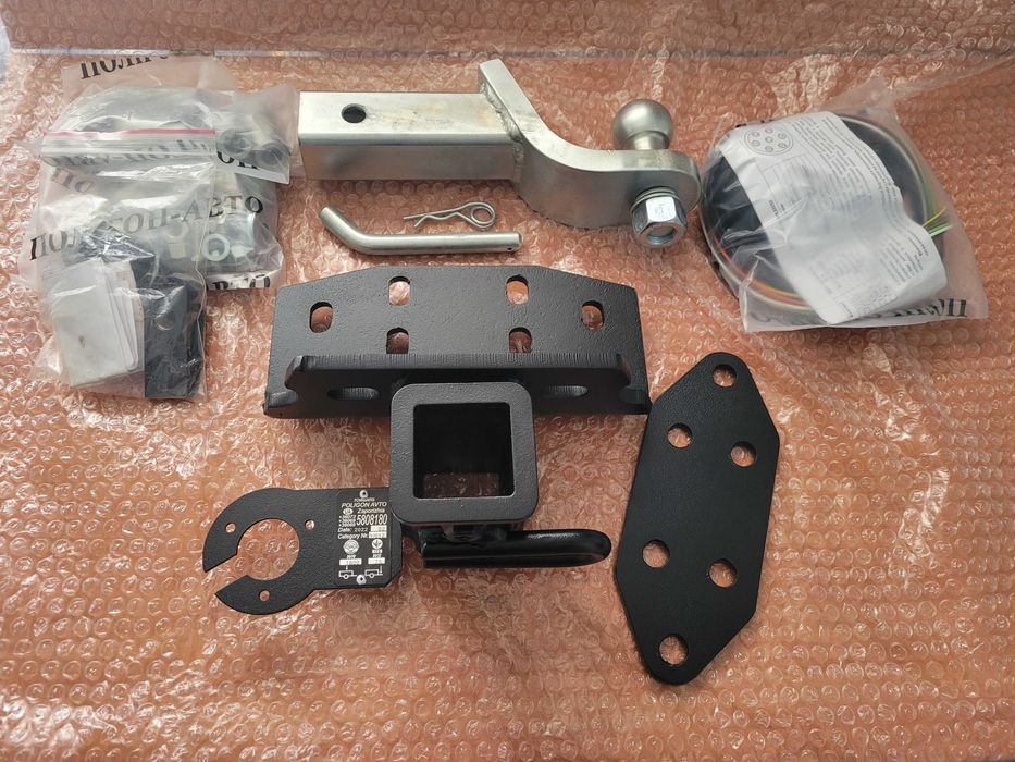 Штатный фаркоп для Toyota в наличии, обычный крюк и вставка