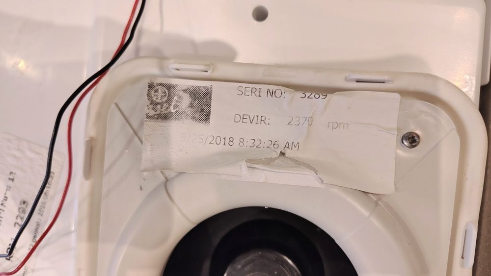 Кришка випарника з вентилятором для холодильника whirlpool. Під ремонт