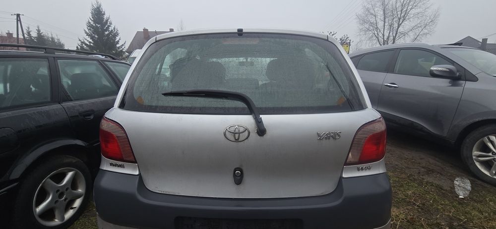 Klapa bagażnika tylna Toyota Yaris I 2002r 199