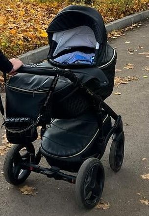 Дитячий візок 2в1 Comodo Mikrus Gold чорного кольору. В гарному стані.