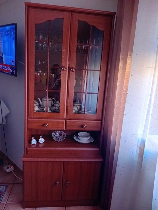 Móvel sala com cristaleira