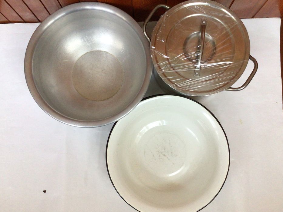 Кастрюля з кришкою 6л.. алюм. миска 6л., емал. миска 4л..