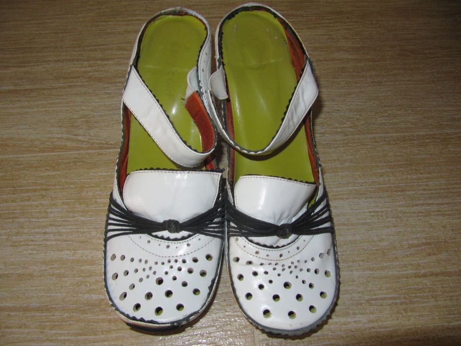 Босоножки кожа 36р. Cosmic Girl шльопки шлепки шлепанцы туфли