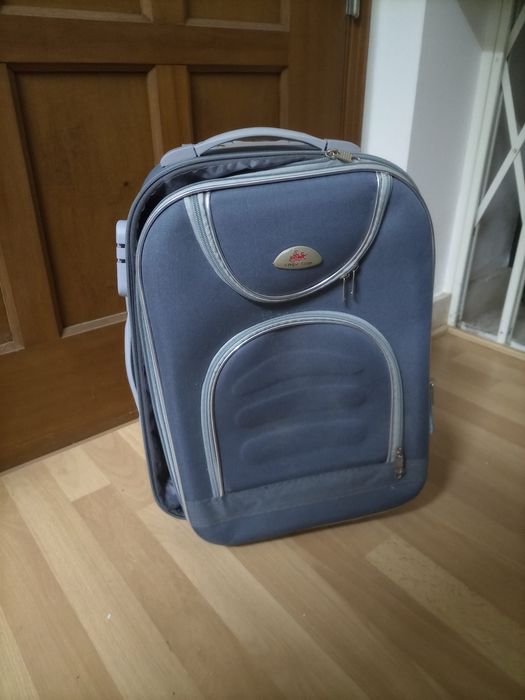 Pequeno trolley de cabine