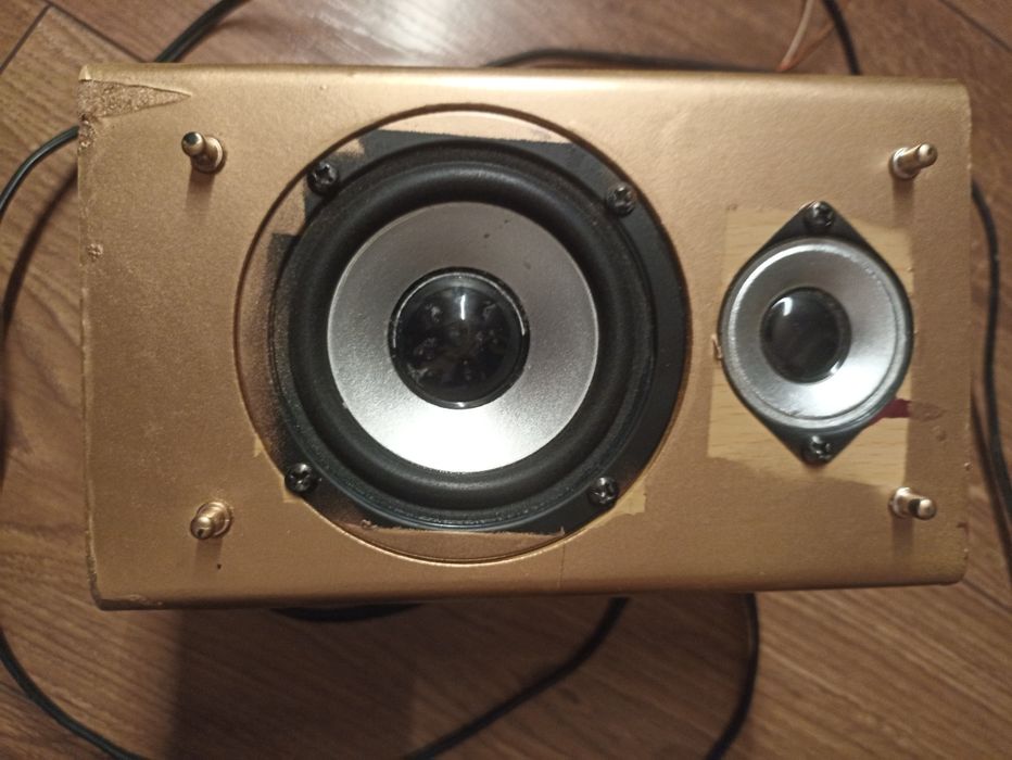 Колонки 2 штуки.