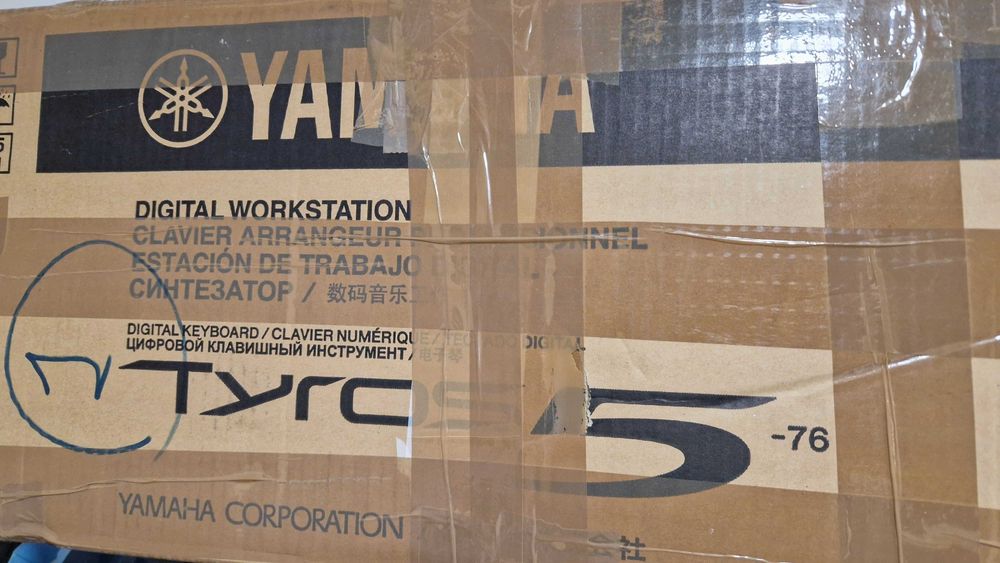 Caixa de cartão de Yamaha Tyros 5-76